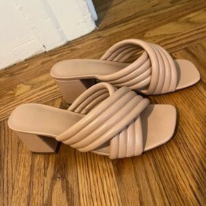 Quilted low heels! Size 7 - 2.25 inch heel - very comfortable! Gently worn